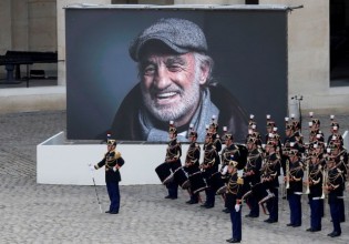 Ζαν Πολ Μπελμοντό – Υπό τους ήχους του Μορικόνε αποχαιρέτισε η Γαλλία τον δικό της «Μπεμπέλ»