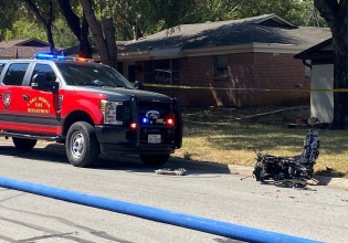 Τέξας – Στρατιωτικό εκπαιδευτικό αεροσκάφος έπεσε σε σπίτια – Τρεις τραυματίες