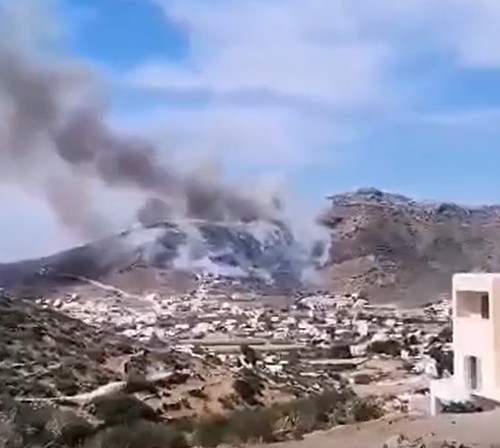 Συναγερμός στην πυροσβεστική – Φωτιά στην Ίο – Δείτε εικόνες & βίντεο