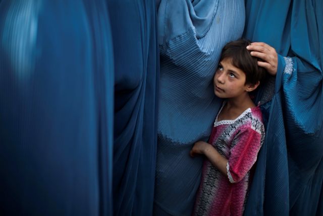 Αφγανιστάν – Οι Ταλιμπάν θέλουν να πάρουν τα παιδιά από τις ανύπαντρες μητέρες
