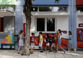 Ηλιόπουλος – Απαράδεκτο το πρωτόκολλο για το άνοιγμα των σχολείων – Κινδυνεύουν να γίνουν επιταχυντής της πανδημίας