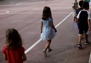 Κοροναϊός – Ένταση σε σχολείο με γονείς αρνητές – Πήγαν το παιδί τους χωρίς self test, απειλούσαν και συνελήφθησαν