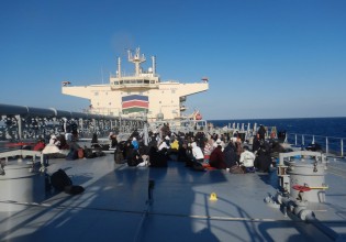To δεξαμενόπλοιο «Αριστοφάνης» σε μεγάλη επιχείρηση διάσωσης