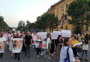Αλβανία – Νέα γυναικοκτονία συγκλονίζει τη χώρα – Σκότωσε την πρώην σύζυγό του μπροστά στην οικογένειά της