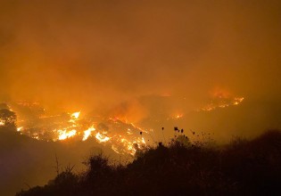 Ισπανία – Μεγάλη πυρκαγιά στο θέρετρο Εστεπόνα – 500 άνθρωποι εγκατέλειψαν τις εστίες τους