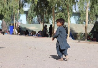 Αφγανιστάν – Εκατοντάδες παιδιά χωρίστηκαν από τις οικογένειές τους – Απομακρύνθηκαν ασυνόδευτα από τη χώρα