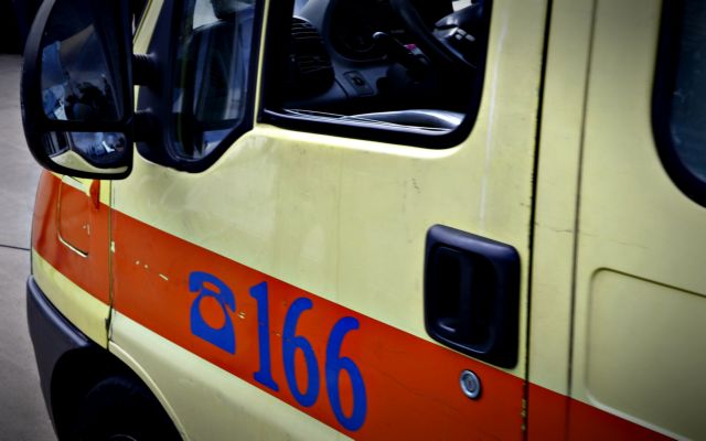 Τροχαίο με δύο νεκρούς στο Καματερό - Αυτοκίνητο παρέσυρε ηλικιωμένη και έπεσε σε λεωφορείο