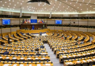 ΚΚΕ για efood – Πρόκληση η έκθεση του ευρωκοινοβουλίου – Θεωρεί αυτοαπασχολούμενους τους διανομείς
