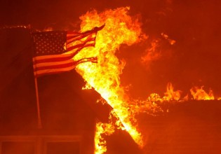 ΗΠΑ – Ο Μπάιντεν κήρυξε κατάσταση έκτακτης ανάγκης στην Καλιφόρνια λόγω της πυρκαγιάς Κάλντορ