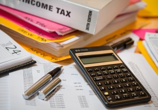 Φορολογικές δηλώσεις – 1 στις 6 στην «ουρά» για υποβολή