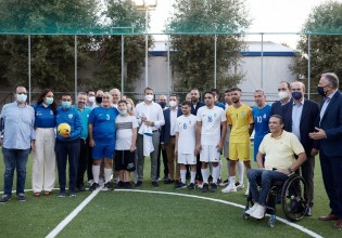 Μητσοτάκης – Στην προπόνηση της εθνικής ομάδας ποδοσφαίρου Τυφλών