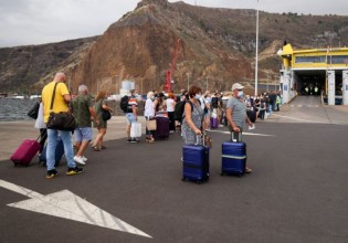 Ισπανία – Άνοιξε ξανά το αεροδρόμιο της Λα Πάλμα μετά την έκρηξη του ηφαιστείου
