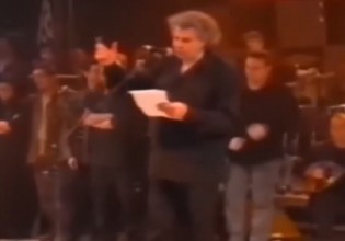 Μίκης Θεοδωράκης – Η αντιπολεμική συναυλία στο Σύνταγμα το 1999 – Η Σερβία θρηνεί για το θάνατό του δηλώνει ο Βούτσιτς