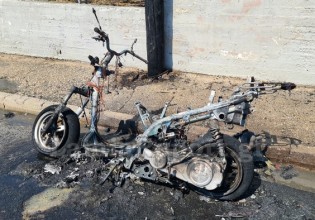 Λαμία – Μηχανάκι τυλίγεται στις φλόγες εν κινήσει – Πώς σώθηκε ο οδηγός
