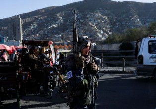 Ο τρόμος επέστρεψε στο Αφγανιστάν – Δύο νεκροί και 21 τραυματίες μετά από τρεις εκρήξεις στην Καμπούλ