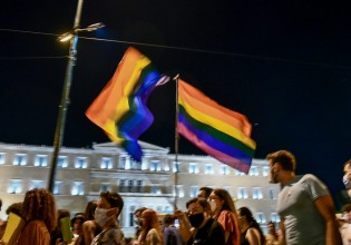 «Αυτό που μας ενώνει» – Γέμισε χρώμα το κέντρο της Αθήνας για το Athens Pride