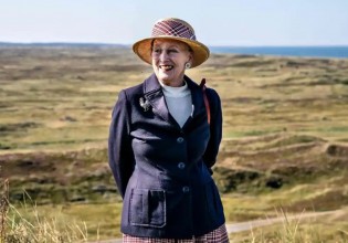 Η βασίλισσα της Δανίας σχεδιάζει σκηνικά για το Netflix