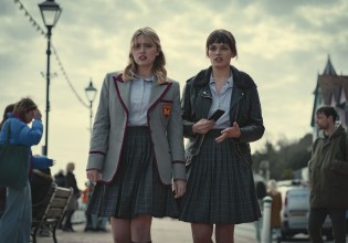Η τρίτη σεζόν του Sex Education στο Netflix ήταν ό, τι πιο αναζωογονητικό