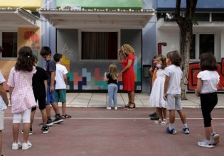 Κοροναϊός – Πότε θα φανεί το αποτύπωμα στην πανδημία από το άνοιγμα των σχολείων – Προβλέψεις για έκρηξη κρουσμάτων σε παιδιά
