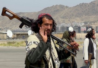 Αφγανιστάν – Πανηγύρια από τους Ταλιμπάν για τη νίκη τους – Κάνουν παρέλαση μέσα σε αμερικανικά στρατιωτικά οχήματα
