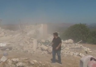 Σεισμός στην Κρήτη – Στιγμές τρόμου για δημοσιογράφο – Έπεσε τοίχος δίπλα του ενώ βρισκόταν στον «αέρα»