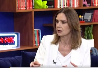 Κάτια Δανδουλάκη – «Οι γυναίκες νομίζουν με ένα χάπι θα αδυνατίσουν»