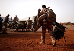 Τι ακριβώς συμβαίνει με τη γαλλική στρατιωτική παρουσία στο Σαχέλ