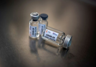 Κοροναϊός – Τρίτη δόση εμβολίου και για τους άνω των 50 – Πότε αναμένονται αποφάσεις για οριζόντια χορήγηση