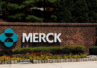 Κοροναϊός – Επείγουσα έγκριση για το πρώτο αντι-ιικό χάπι ζητά η Merck στις ΗΠΑ