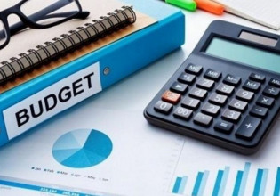 Προσχέδιο προϋπολογισμού – Ανάπτυξη 6,1% φέτος και 4,5% το 2022