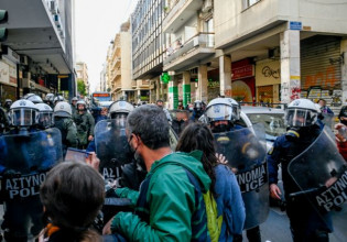 Επεισόδια στα Εξάρχεια – Πετροπόλεμος και χημικά – Τρεις αστυνομικοί τραυματίες και πέντε προσαγωγές