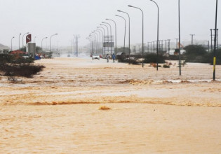 Ομάν – Στο έλεος του κυκλώνα Σαχίν – Πλημμύρες και τρεις νεκροί