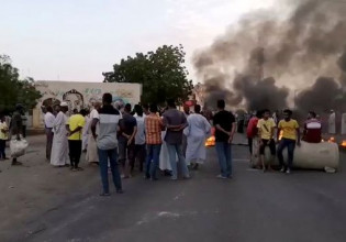 Στρατιωτικό πραξικόπημα στο Σουδάν – Διαδηλωτές στους δρόμους – Υπό κράτηση ο πρωθυπουργός – Έκλεισε το αεροδρόμιο