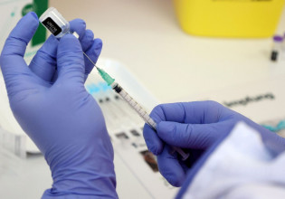 Κοροναϊός – «Τα νέα φάρμακα δεν μπορούν σε καμία περίπτωση να υποκαταστήσουν τα εμβόλια»