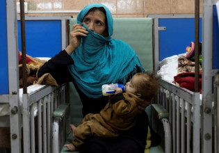 Αφγανιστάν – «Πούλησα το μωρό μου 500 δολάρια για να φάμε» – Επιβιώνοντας χωρίς ελπίδα στην κόλαση