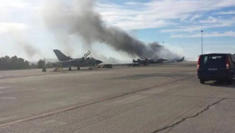 Φωτιά έξω από το αεροδρόμιο Αράξου - Ανησυχία για την αποθήκη πυρομαχικών