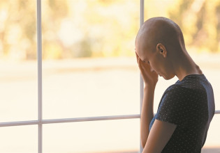 Πώς θα αντιμετωπίσετε την καρκινική κόπωση – Οι ειδικοί συμβουλεύουν