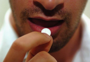 Περιορισμό στη χρήση ασπιρίνης για την πρόληψη εμφράγματος και εγκεφαλικού εισηγείται επιτροπή στις ΗΠΑ