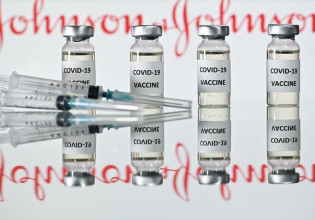 «Πράσινο φως» από τον FDA για τις δόσεις ενίσχυσης για τα εμβόλια Moderna και Johnson & Johnson