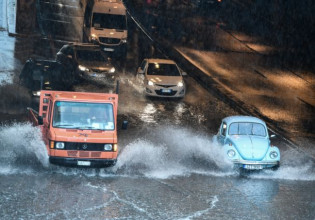 Κακοκαιρία «Μπάλλος» – Έκλεισε τμήμα της Κηφισίας λόγω συσσώρευσης νερού