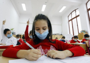 Τα σχολεία στην εποχή του κοροναϊού – Τελικά πόσο «φρενάρει» τον ιό η χρήση μάσκας στις τάξεις