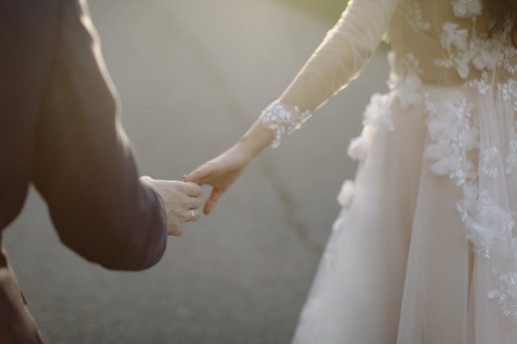 Ένας γάμος μπάχαλο – Το μαυρισμένο μάτι της νύφης, ο άτυχος κουμπάρος και το ασθενοφόρο