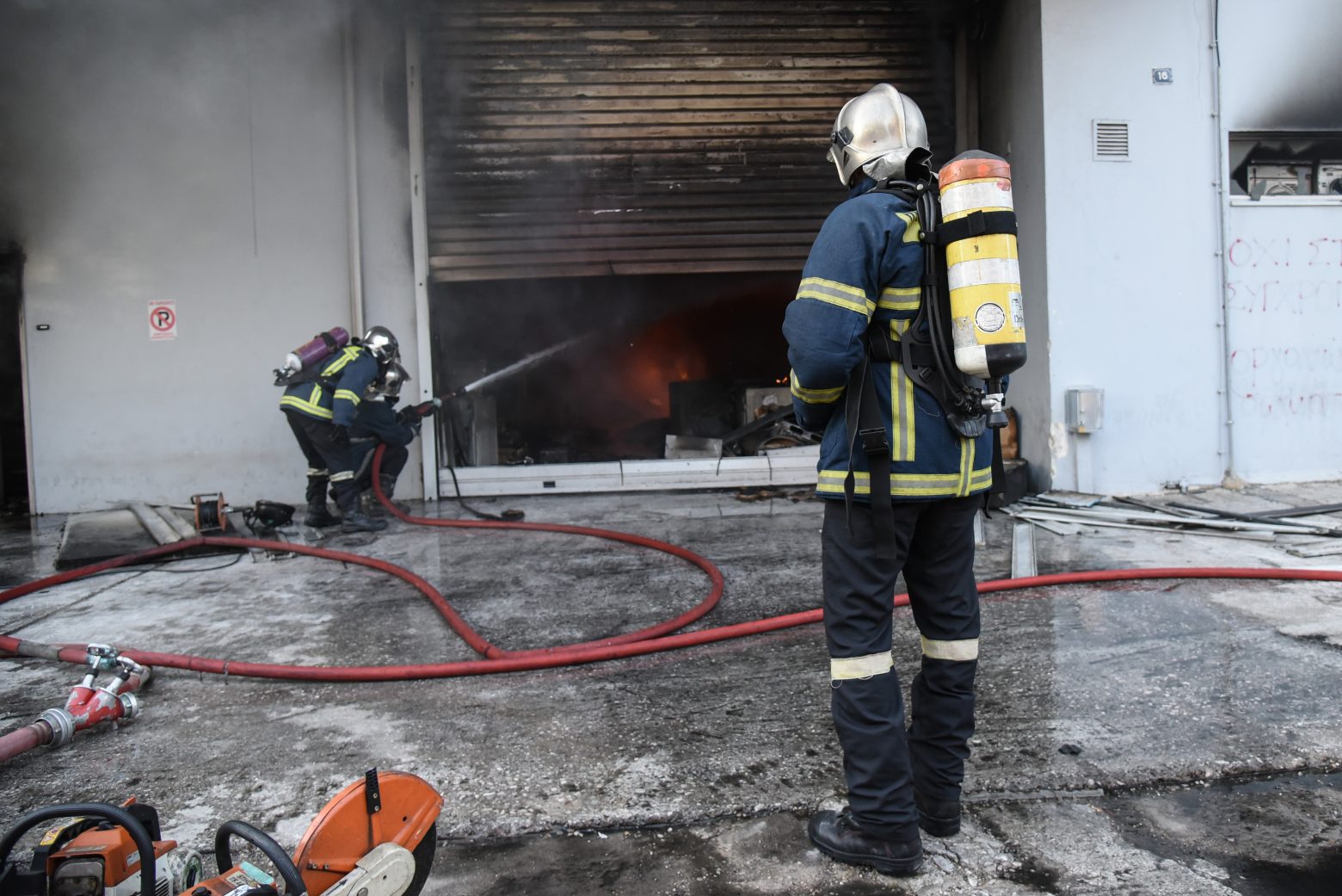 Βύρωνας – Φωτιά σε διαμέρισμα – Απεγκλωβίστηκε ζευγάρι με ανήλικα