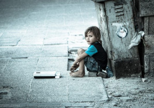Eurostat – 1 στα 4 παιδιά στην ΕΕ κινδυνεύουν από φτώχεια – 1 στα 3 στην Ελλάδα