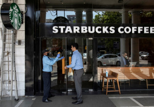 Starbucks – Οι αυξήσεις μισθών στους μπαρίστας προκαλούν… εκνευρισμό στους επενδυτές