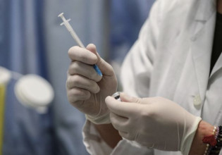 Έρευνα – Οι πλήρως εμβολιασμένοι έχουν πολύ μικρότερες πιθανότητες να μεταδώσουν τον κορονοϊό