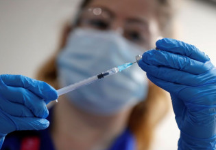 Κοροναϊός – Ανοίγει την Κυριακή η πλατφόρμα για την τρίτη δόση του εμβολίου στους άνω των 50