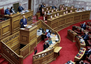 Με 191 υπέρ και 109 κατά ψηφίστηκε στη Βουλή η ελληνογαλλική συμφωνία