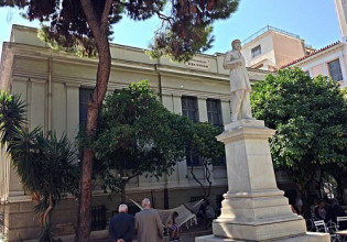 Μπενάκειος Βιβλιοθήκη – Στο ΕΣΠΑ η αποκατάσταση του ιστορικού κτιρίου πίσω από την Παλαιά Βουλή