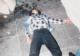 Μιχάλης Καλτεζάς – «Ήταν εν ψυχρώ δολοφονία, ο αστυνομικός γονάτισε και τον πυροβόλησε»